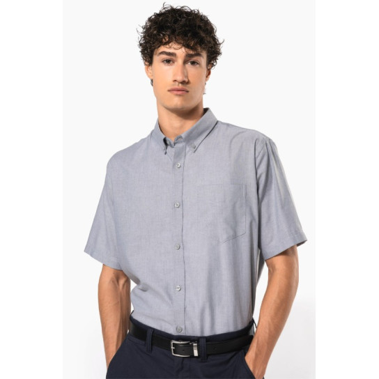Camisa homem manga curta em oxford de tratamento fácil
